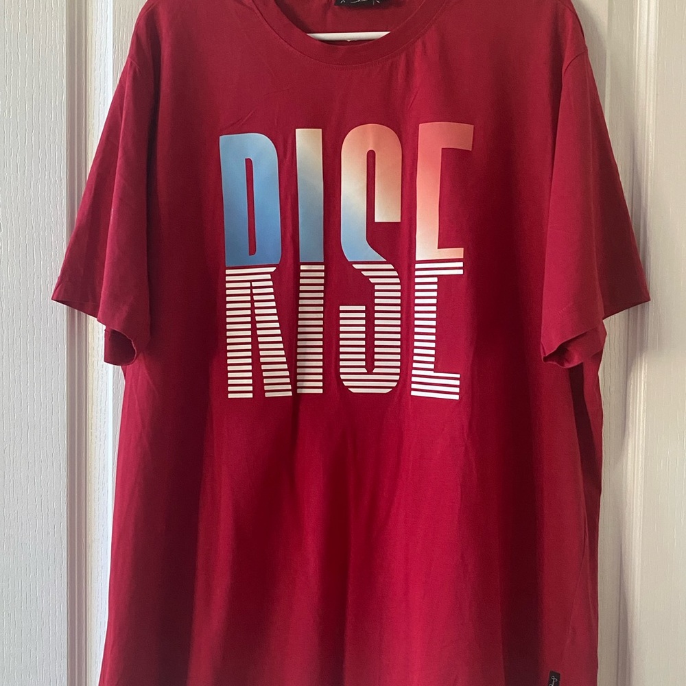 Sean John Men’s Graphic Tshirt. Size XL